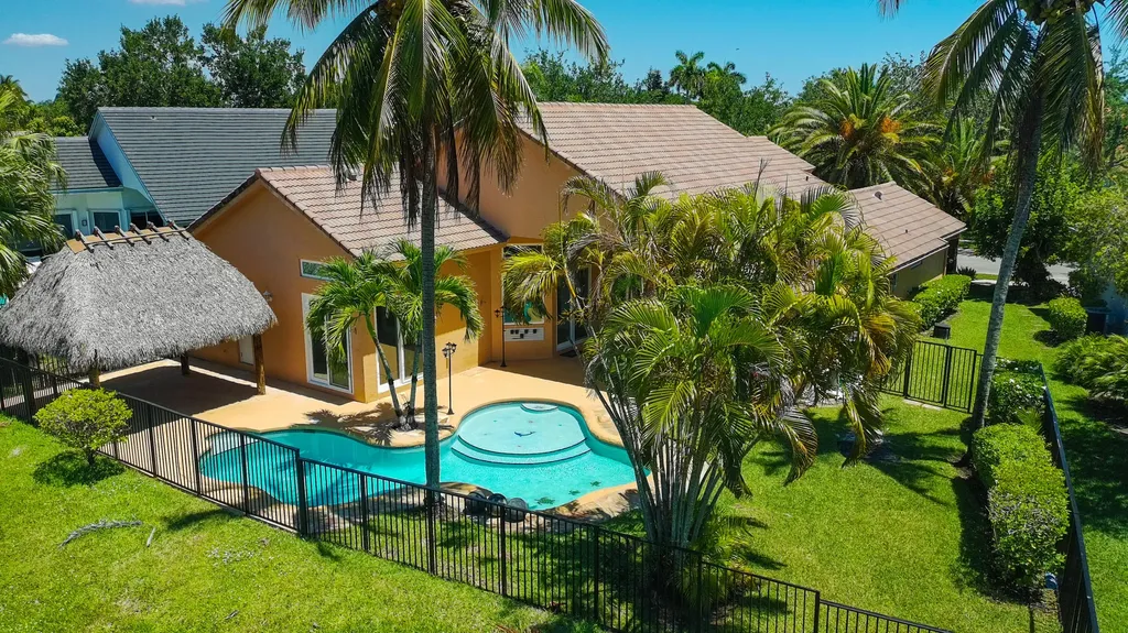 3043 Lakewood Drive Weston FL 33332