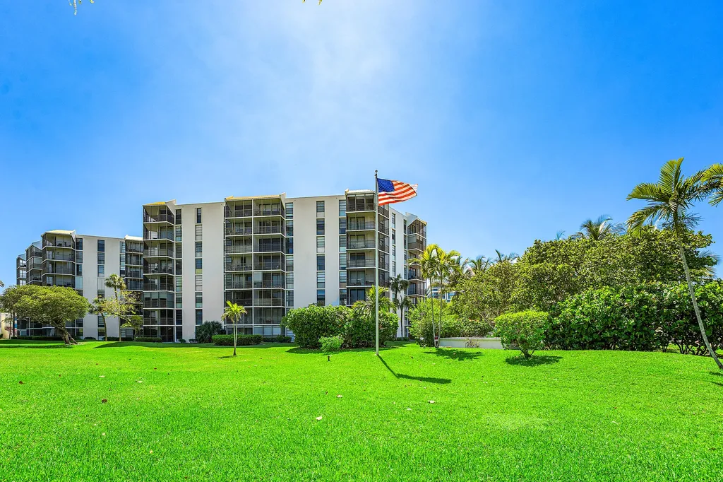 20500 W Country Club Drive Aventura FL 33180