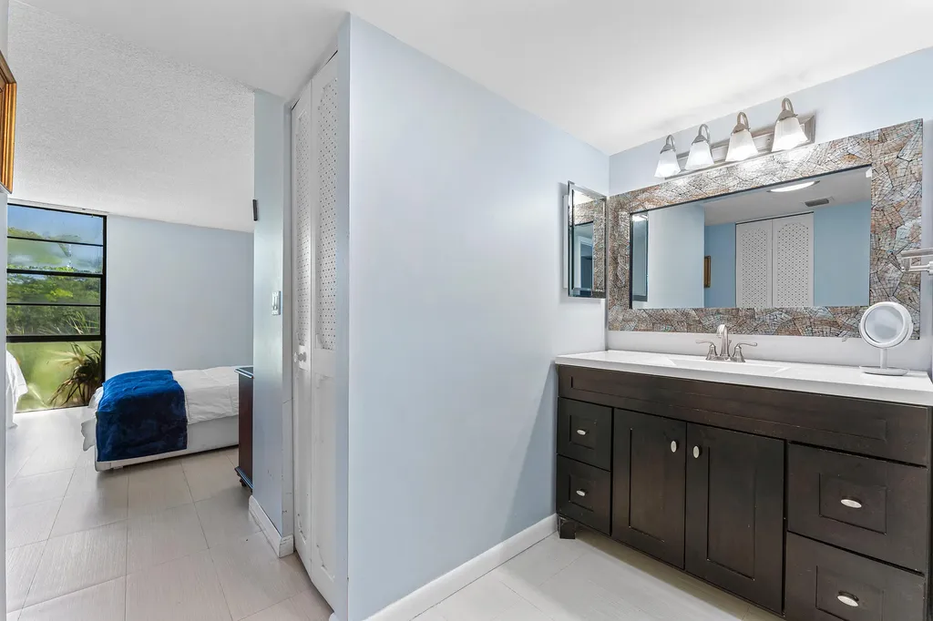 20500 W Country Club Drive Aventura FL 33180