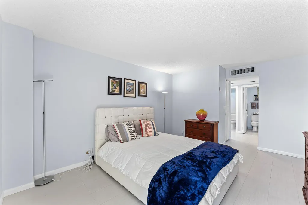 20500 W Country Club Drive Aventura FL 33180