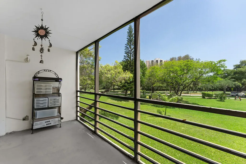 20500 W Country Club Drive Aventura FL 33180