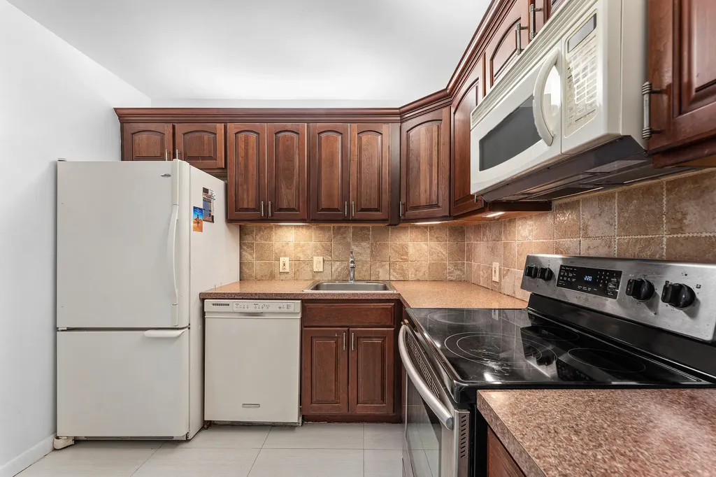 20500 W Country Club Drive Aventura FL 33180