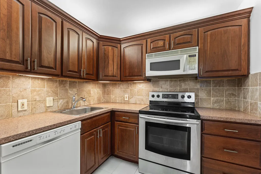 20500 W Country Club Drive Aventura FL 33180