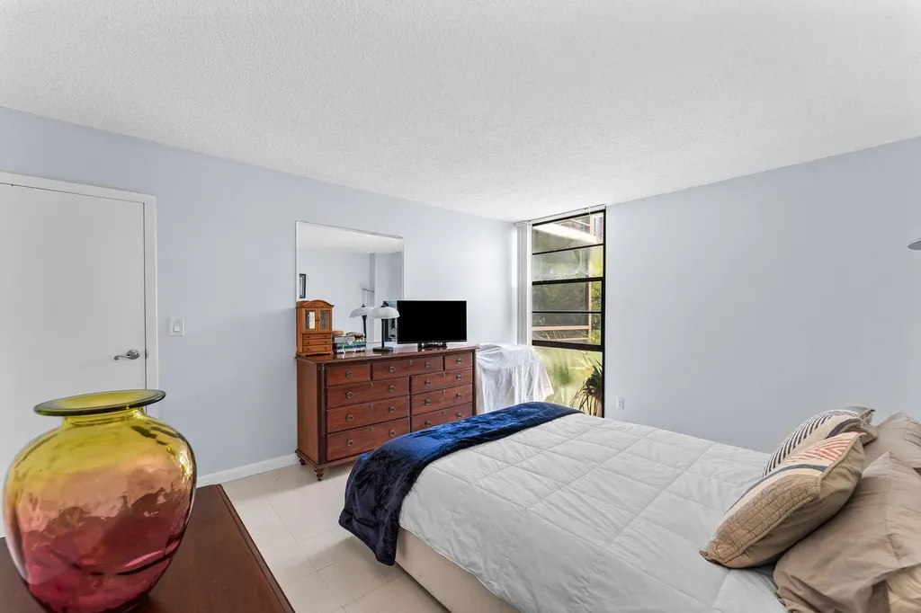 20500 W Country Club Drive Aventura FL 33180