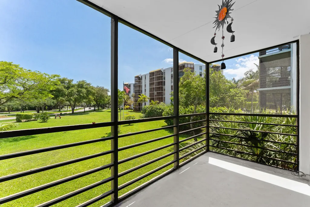 20500 W Country Club Drive Aventura FL 33180