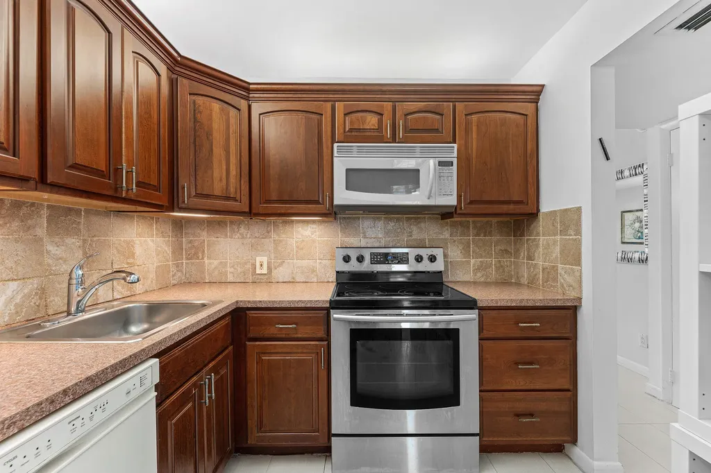 20500 W Country Club Drive Aventura FL 33180