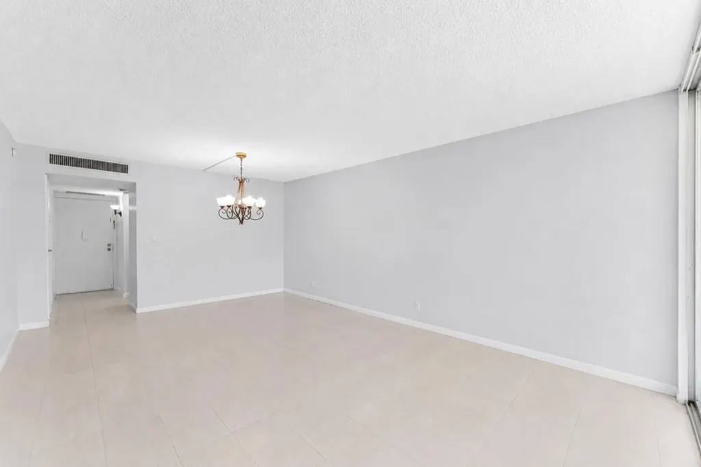 20500 W Country Club Drive Aventura FL 33180