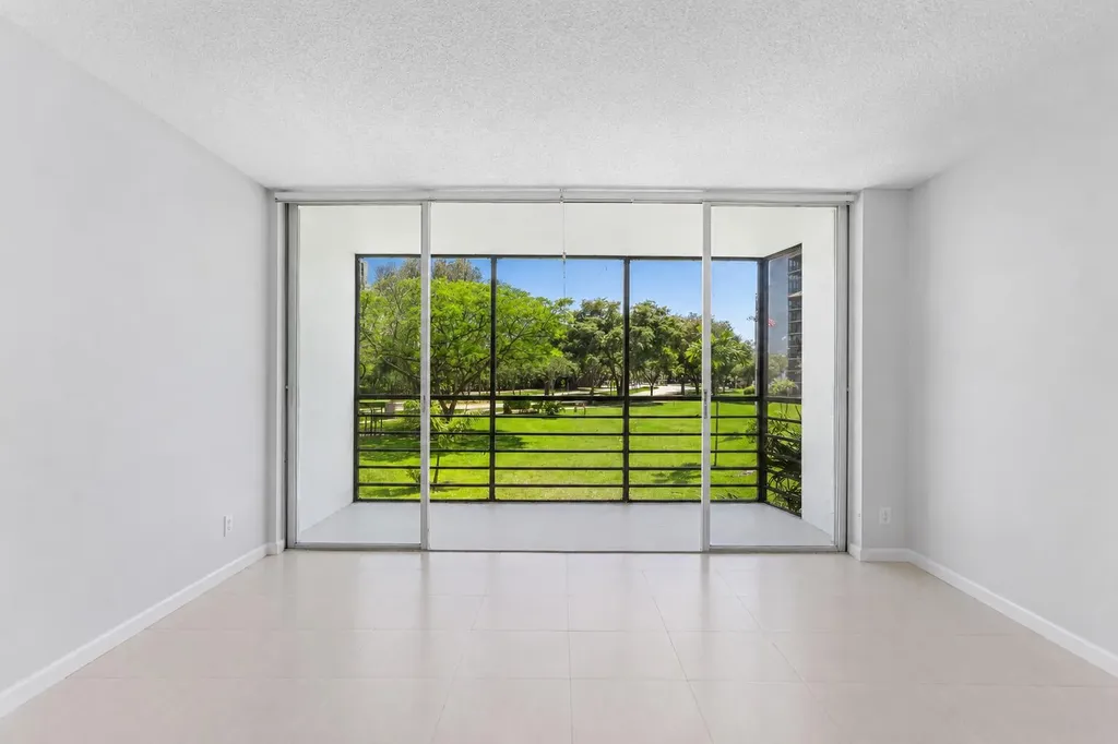 20500 W Country Club Drive Aventura FL 33180