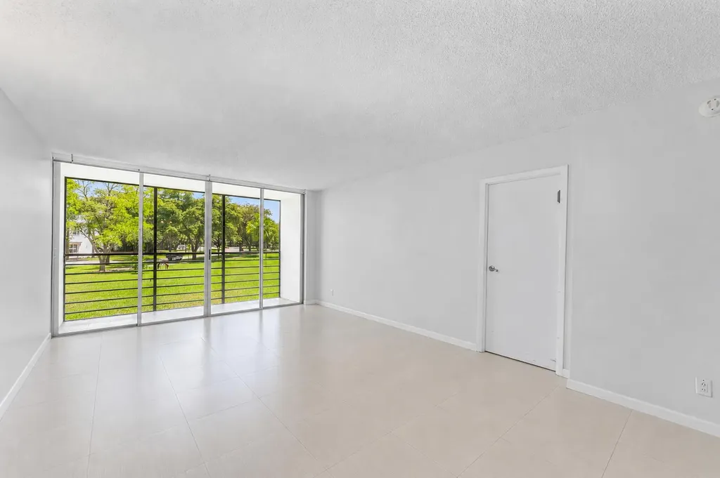 20500 W Country Club Drive Aventura FL 33180