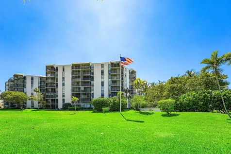 20500 W Country Club Drive Aventura FL 33180