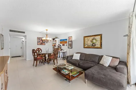 20500 W Country Club Drive Aventura FL 33180