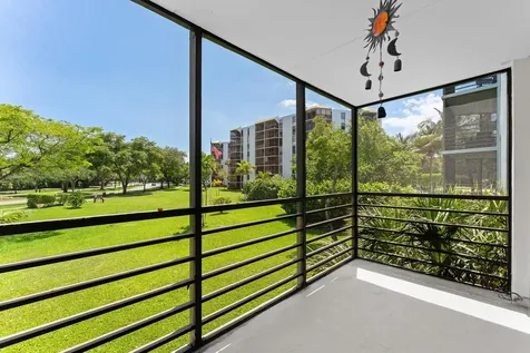 20500 W Country Club Drive Aventura FL 33180