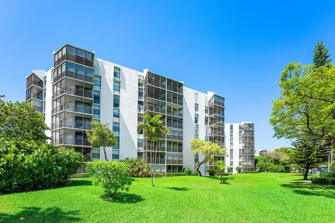 20500 W Country Club Drive Aventura FL 33180