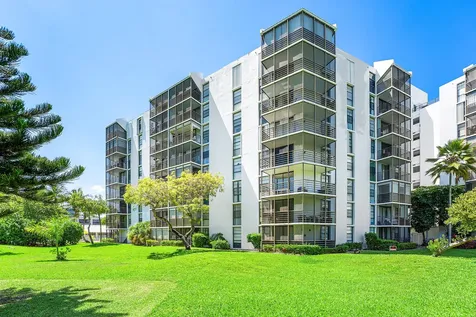 20500 W Country Club Drive Aventura FL 33180
