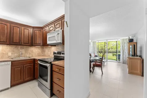 20500 W Country Club Drive Aventura FL 33180