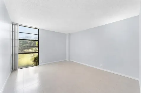 20500 W Country Club Drive Aventura FL 33180