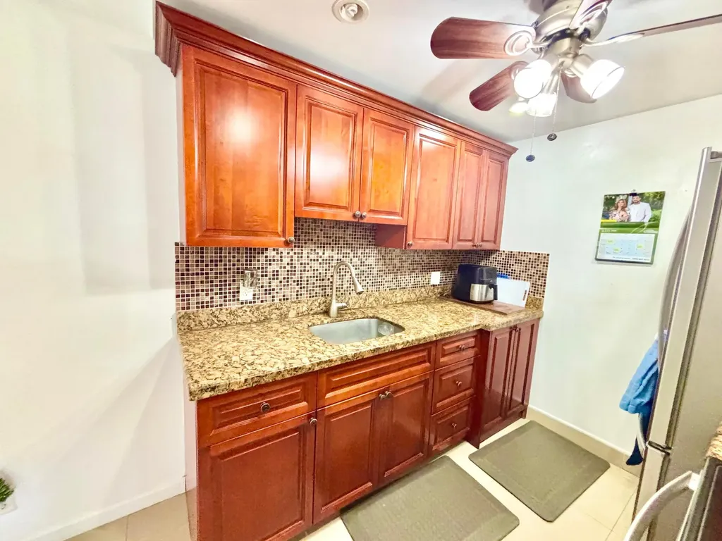 203 Farnham I Deerfield Beach FL 33442