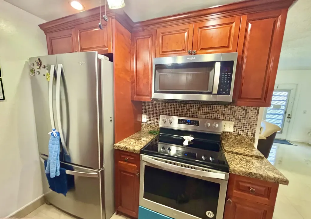 203 Farnham I Deerfield Beach FL 33442
