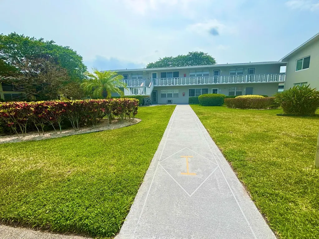 203 Farnham I Deerfield Beach FL 33442