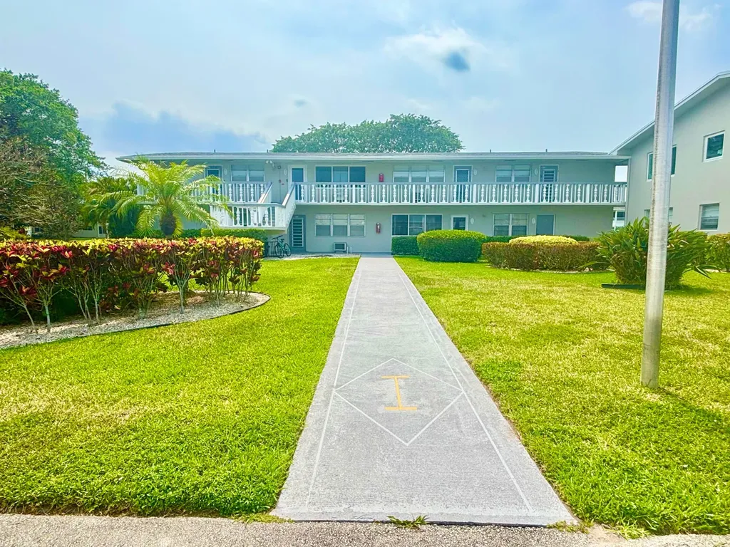 203 Farnham I Deerfield Beach FL 33442