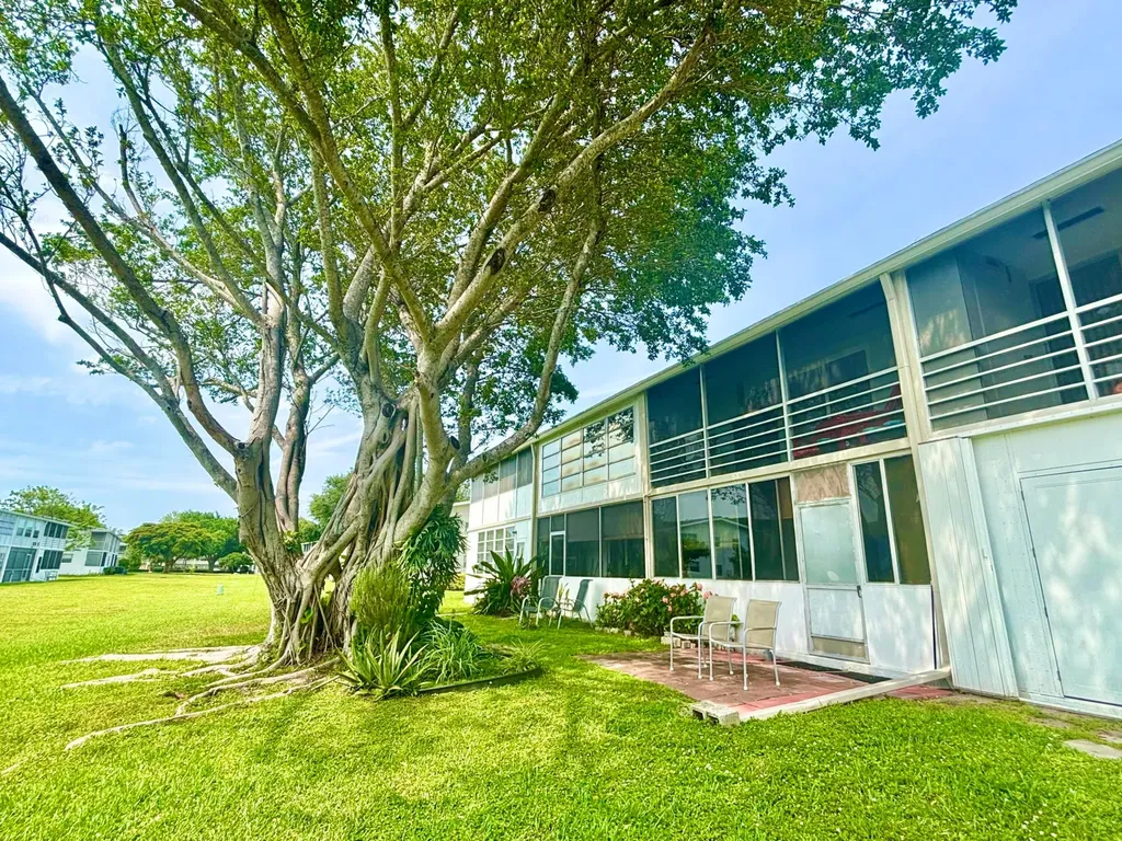 203 Farnham I Deerfield Beach FL 33442