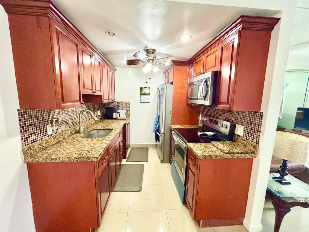 203 Farnham I Deerfield Beach FL 33442