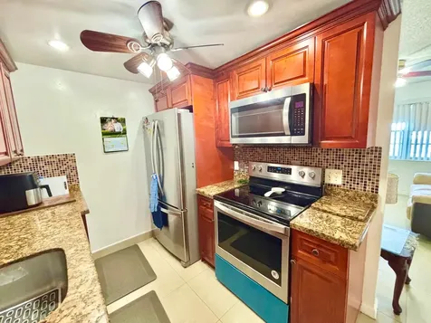 203 Farnham I Deerfield Beach FL 33442