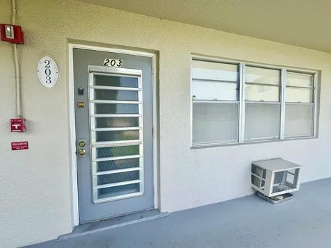 203 Farnham I Deerfield Beach FL 33442