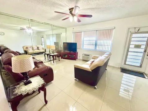 203 Farnham I Deerfield Beach FL 33442