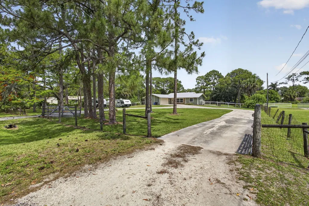 11127 46th Place N West Palm Beach FL 33411