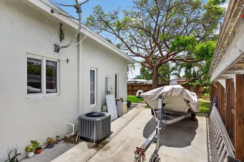 451 NE 48th Court Oakland Park FL 33334