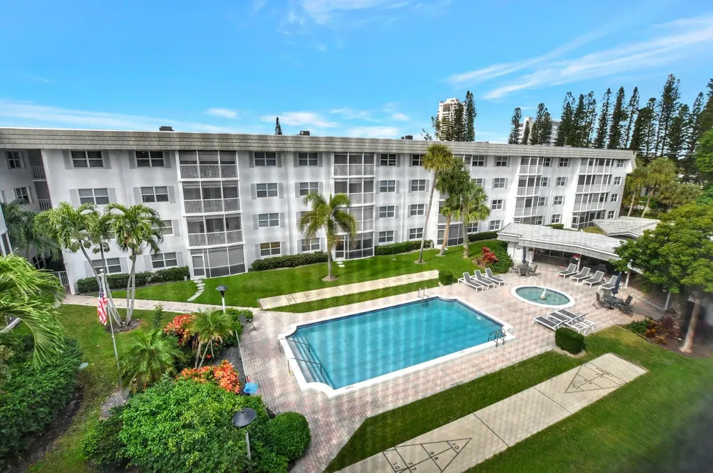 800 E Camino Boca Raton FL 33432
