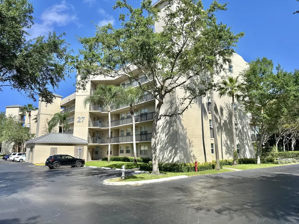 27 Royal Palm Way Boca Raton FL 33432