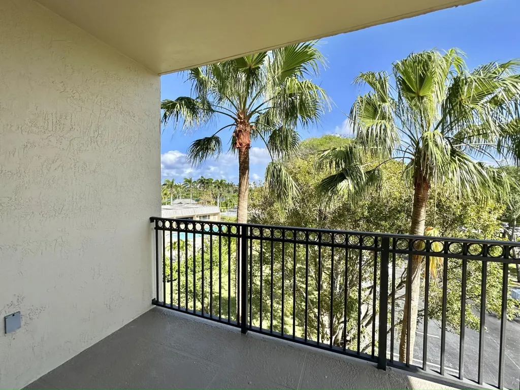 27 Royal Palm Way Boca Raton FL 33432