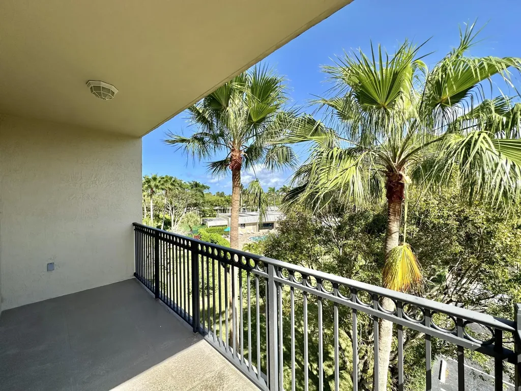27 Royal Palm Way Boca Raton FL 33432