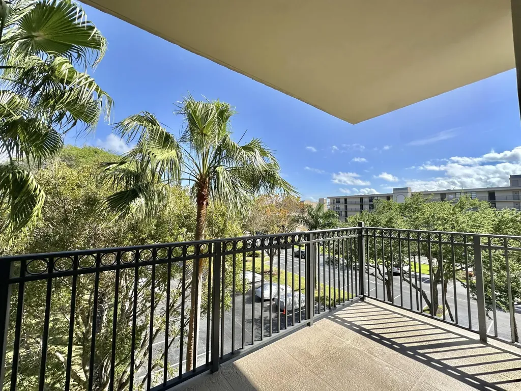 27 Royal Palm Way Boca Raton FL 33432