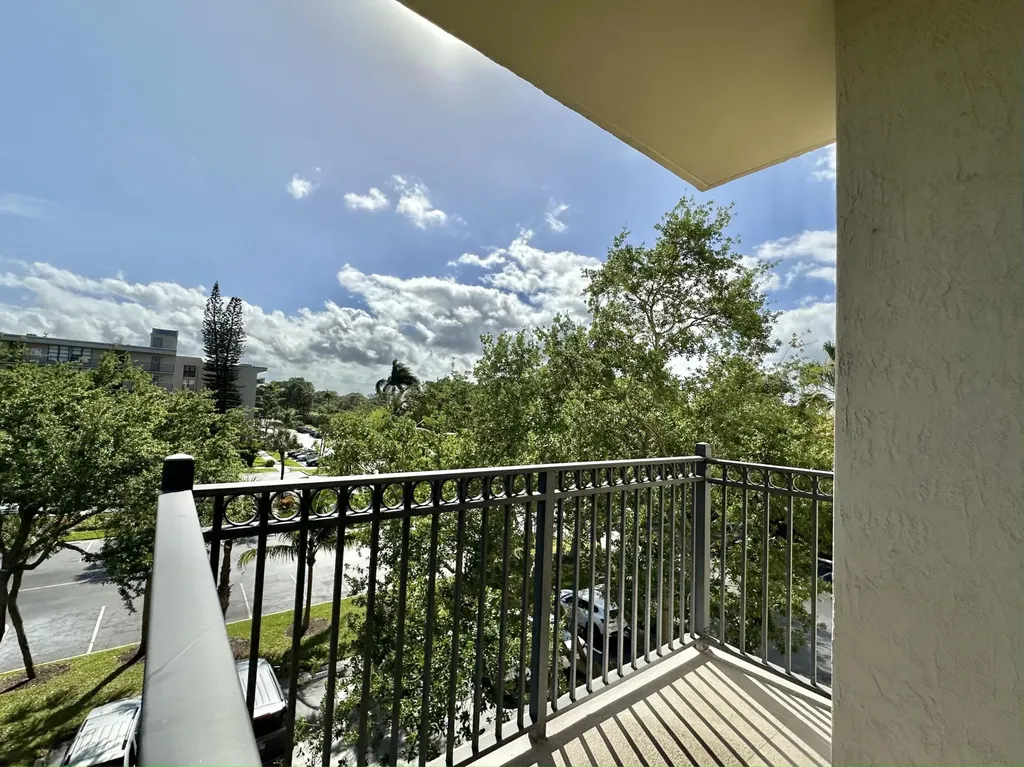27 Royal Palm Way Boca Raton FL 33432