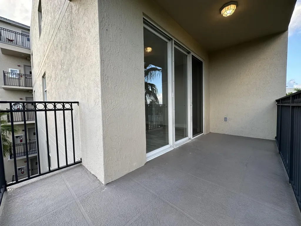 27 Royal Palm Way Boca Raton FL 33432