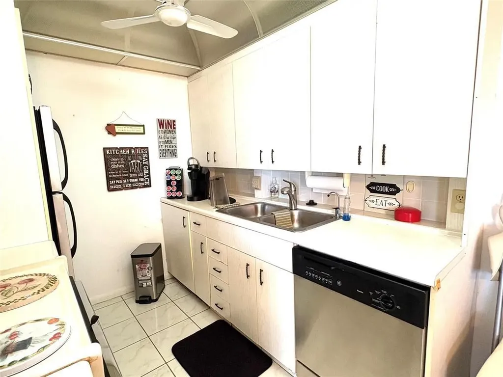 4046 Guildford Boca Raton FL 33434