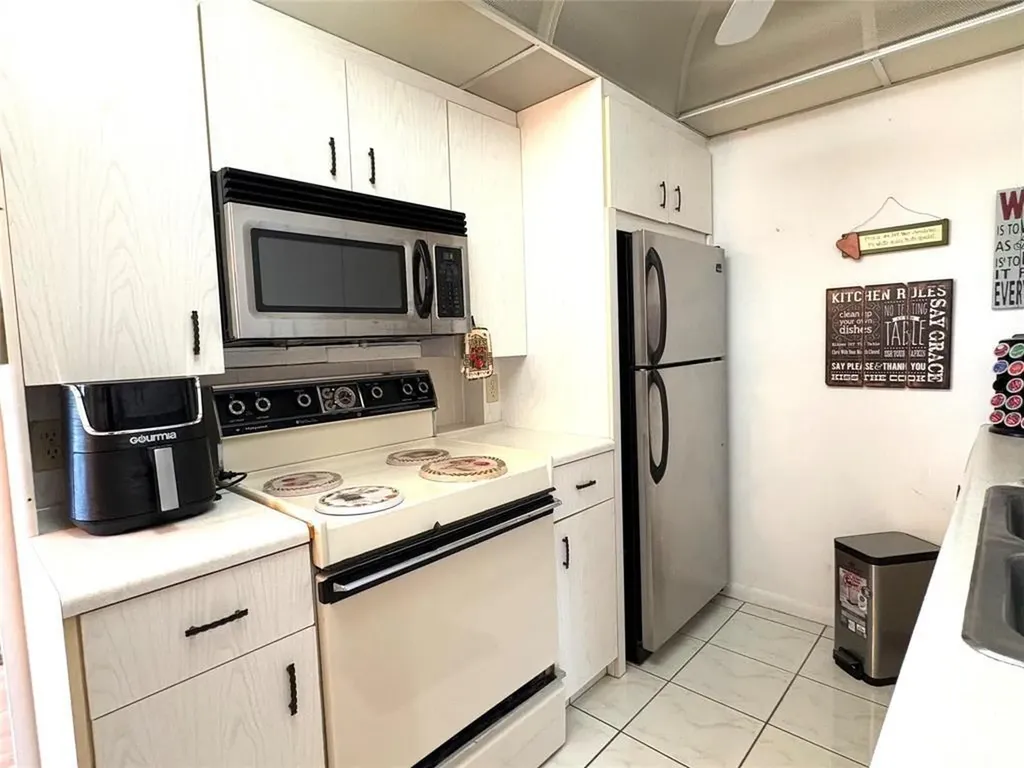 4046 Guildford Boca Raton FL 33434