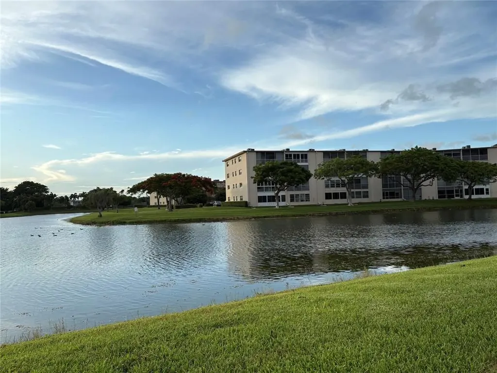 4046 Guildford Boca Raton FL 33434