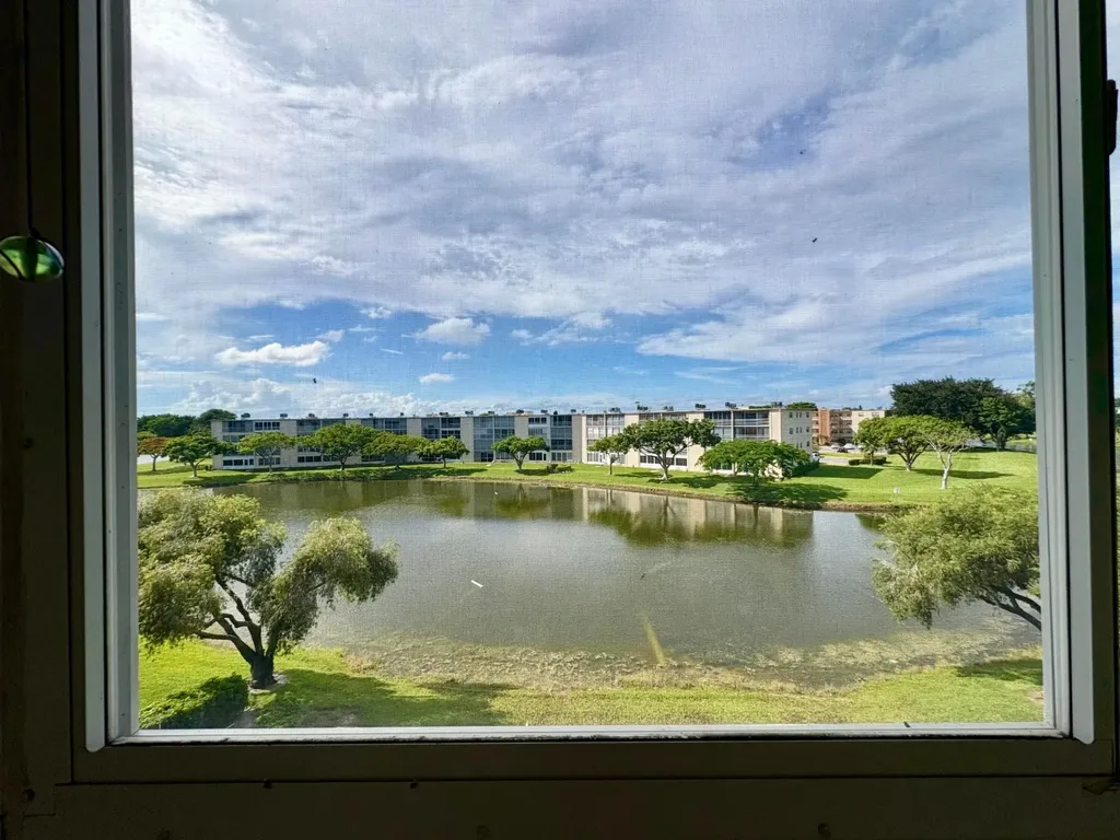 4046 Guildford Boca Raton FL 33434