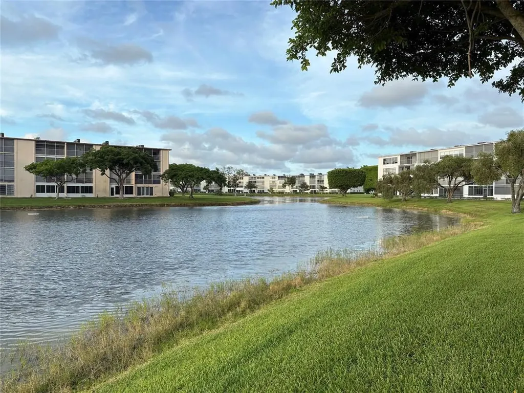 4046 Guildford Boca Raton FL 33434