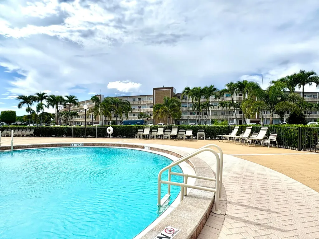4046 Guildford Boca Raton FL 33434