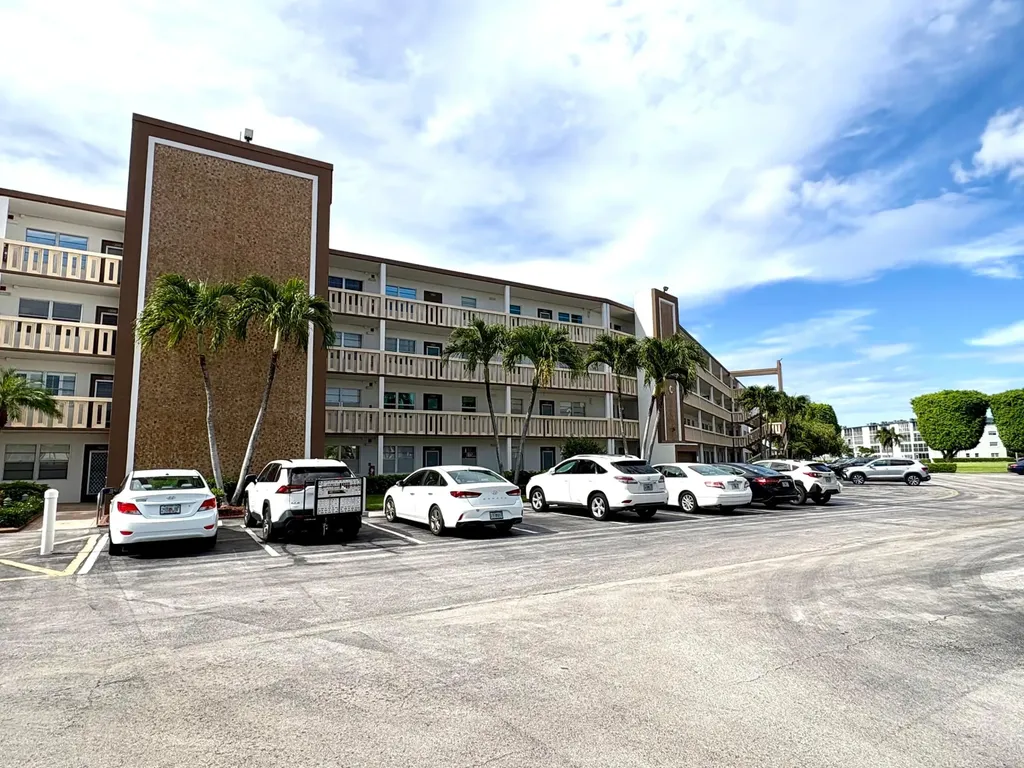 4046 Guildford Boca Raton FL 33434