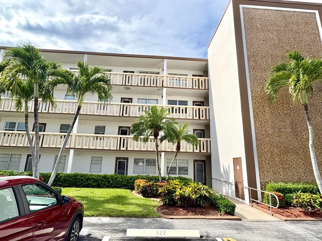 4046 Guildford Boca Raton FL 33434
