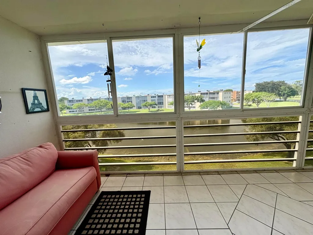 4046 Guildford Boca Raton FL 33434