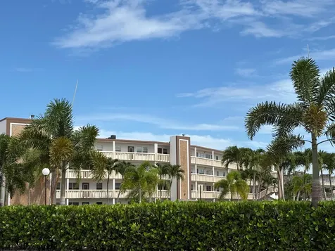 4046 Guildford Boca Raton FL 33434