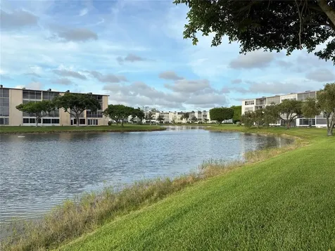 4046 Guildford Boca Raton FL 33434