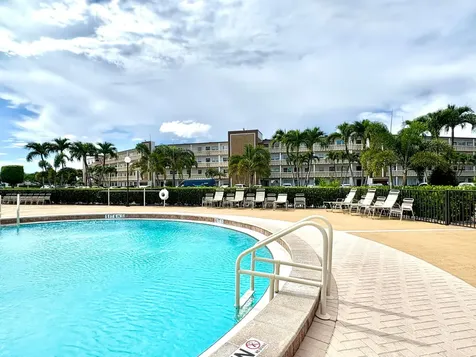 4046 Guildford Boca Raton FL 33434
